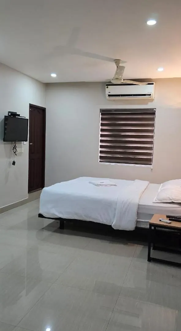 Kuzhiyar Grande Suite Kochi Hotel